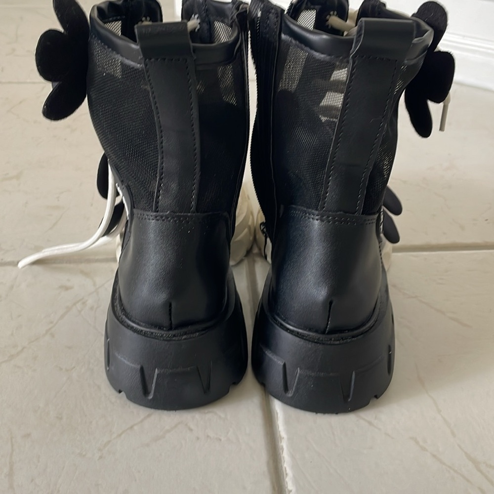 Boots - Picture 7 of 8